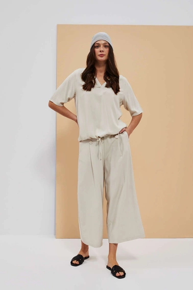 Koszula z wiązaniem w pasie i dekoltem w serek piaskowa