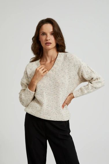 Sweter z dekoltem w serek o prostym fasonie beżowy