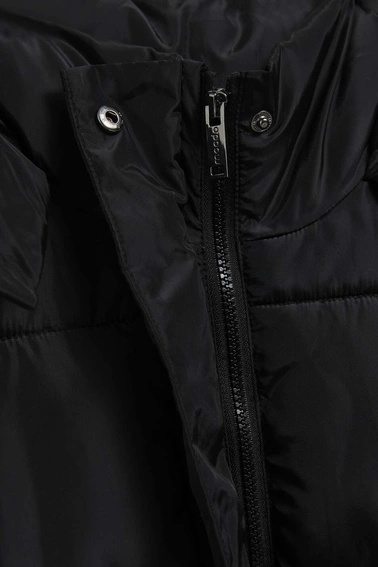 Pikowana kurtka z kapturem czarna