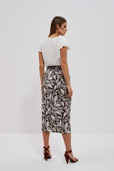 Wzorzysta spódnica z wiązaniem w pasie