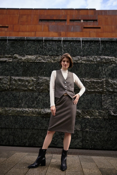 Elegancka kamizelka ciemnobeżowa