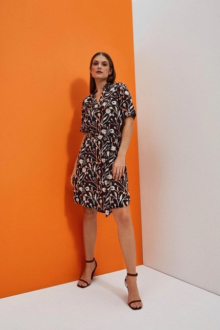 Koszulowa sukienka z paskiem czarna