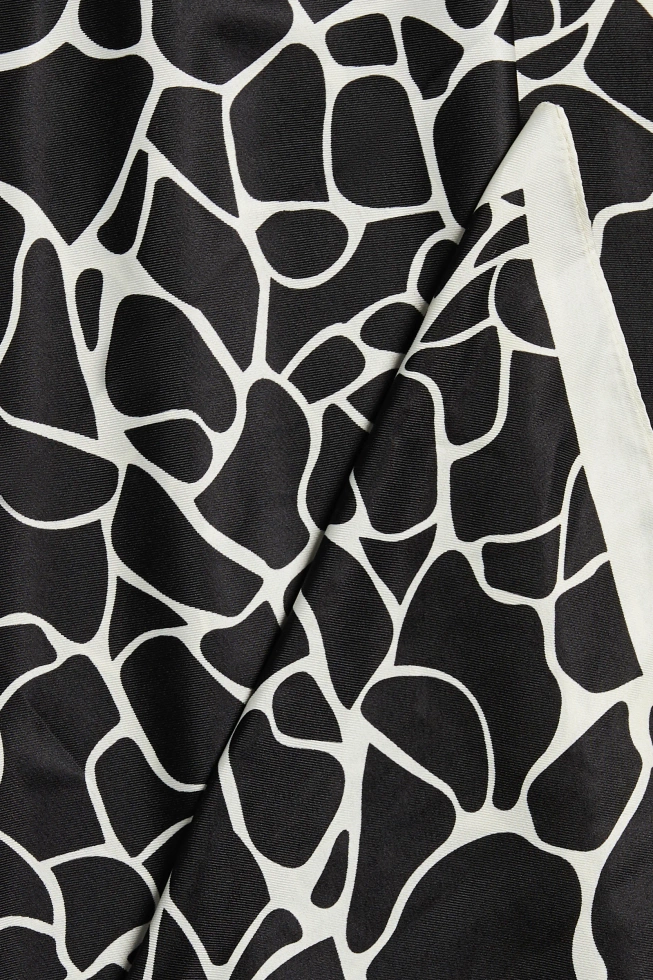 Wzorzysta apaszka czarna