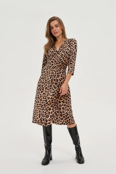 Sukienka w panterkę beżowa