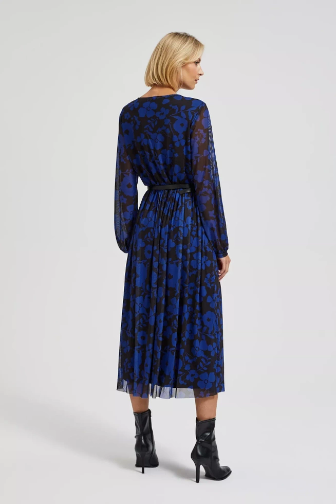 Sukienka z kwiatowym printem i paskiem niebieska