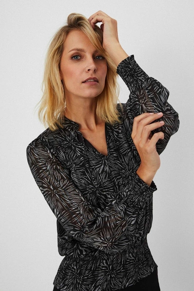Koszula w roślinny wzór z bufiastymi rękawami czarna