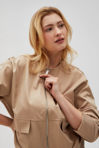 Krótka kurtka beżowa