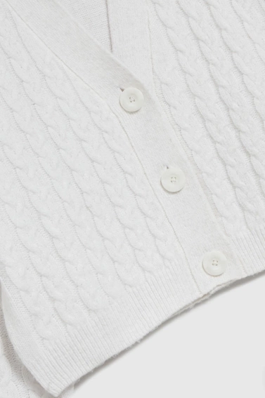Krótki kardigan zapinany na guziki biały 