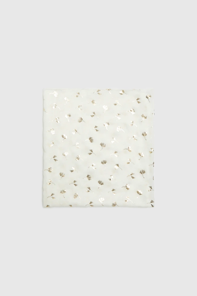 Letni szal z nadrukiem biały