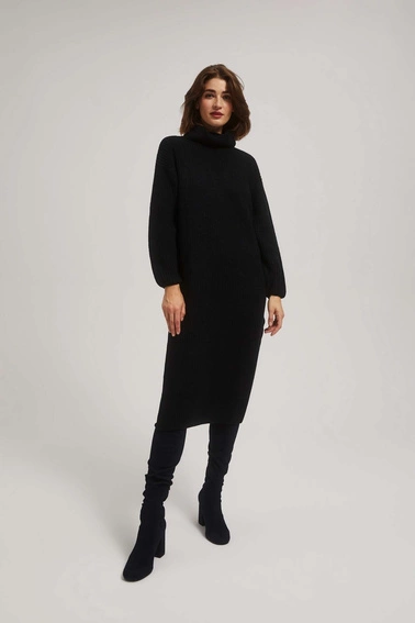 Swetrowa sukienka z golfem czarna