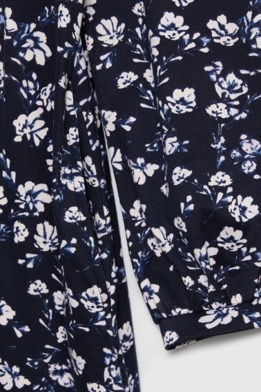 Sukienka midi w kwiaty granatowa