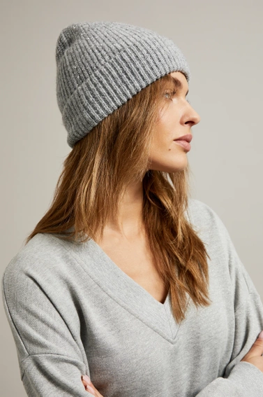 Wywijana czapka prążkowana szara