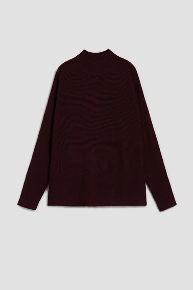 Sweter typu nietoperz z golfem