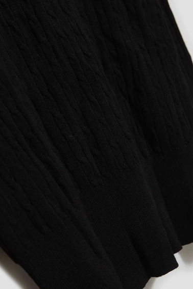 Cienki sweter z golfem czarny