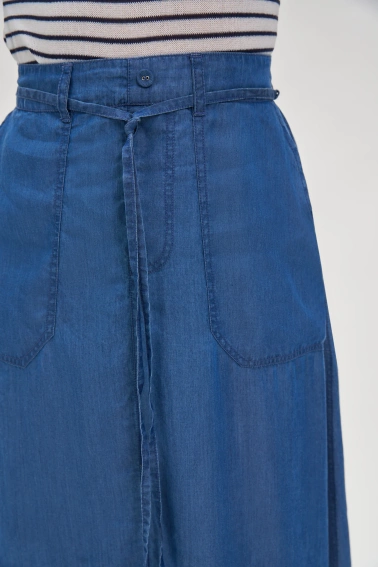 Gładka spódnica z kieszeniami niebieska