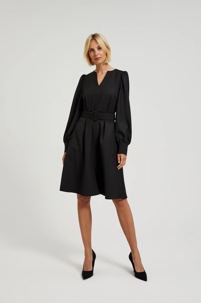 Sukienka z rozkloszowanym dołem i bufiastymi rękawami czarna