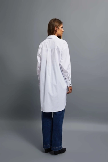 Koszula oversize ze złotymi guzikami biała