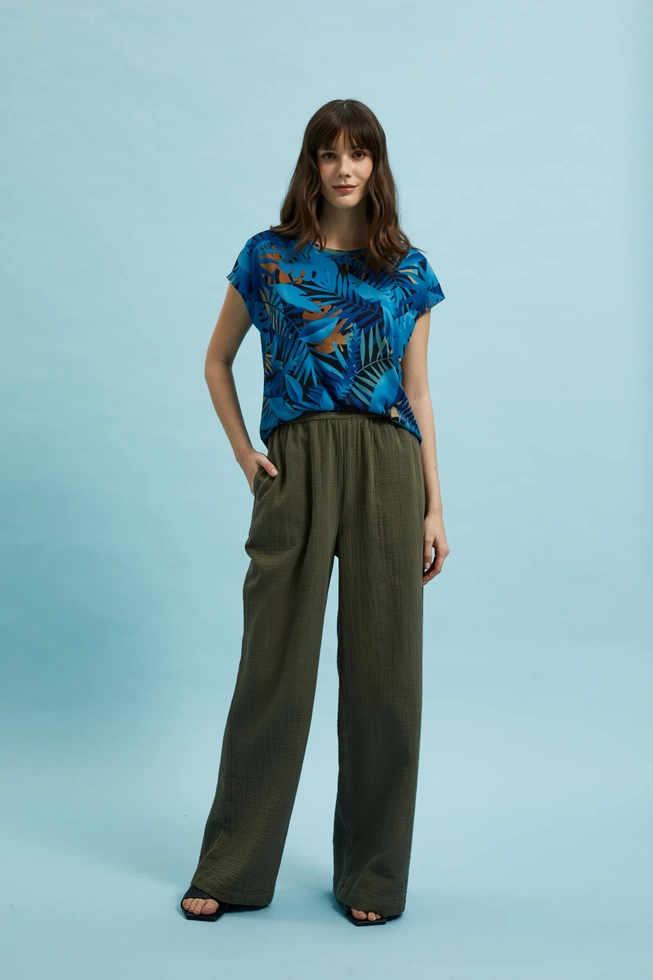 Bluzka z tropiklanym wzorem granatowa