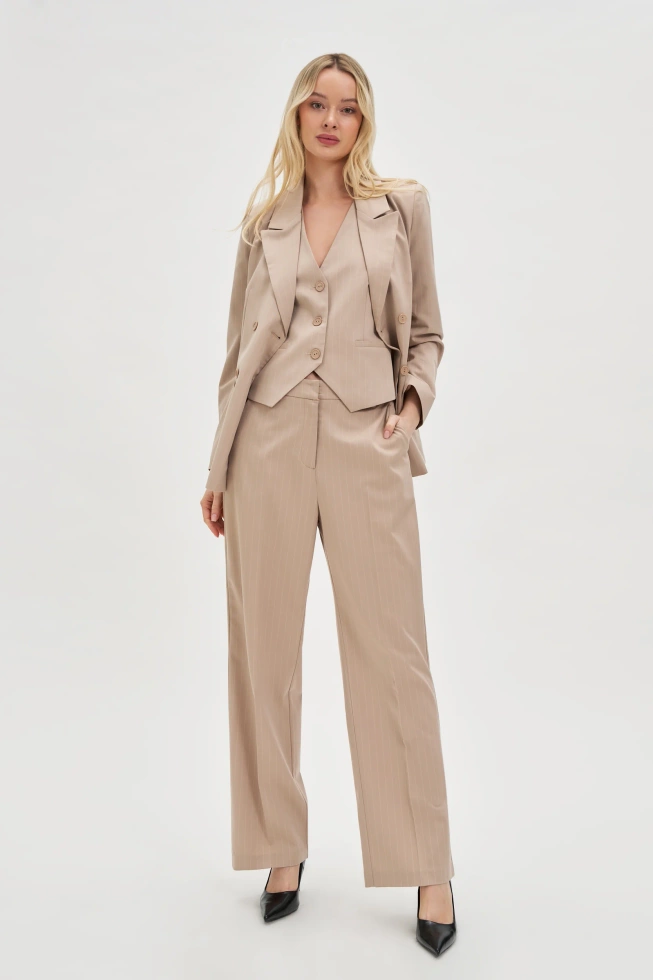 Dwurzędowa marynarka w paski beżowa