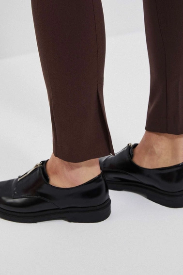 Gładkie spodnie kasztanowe