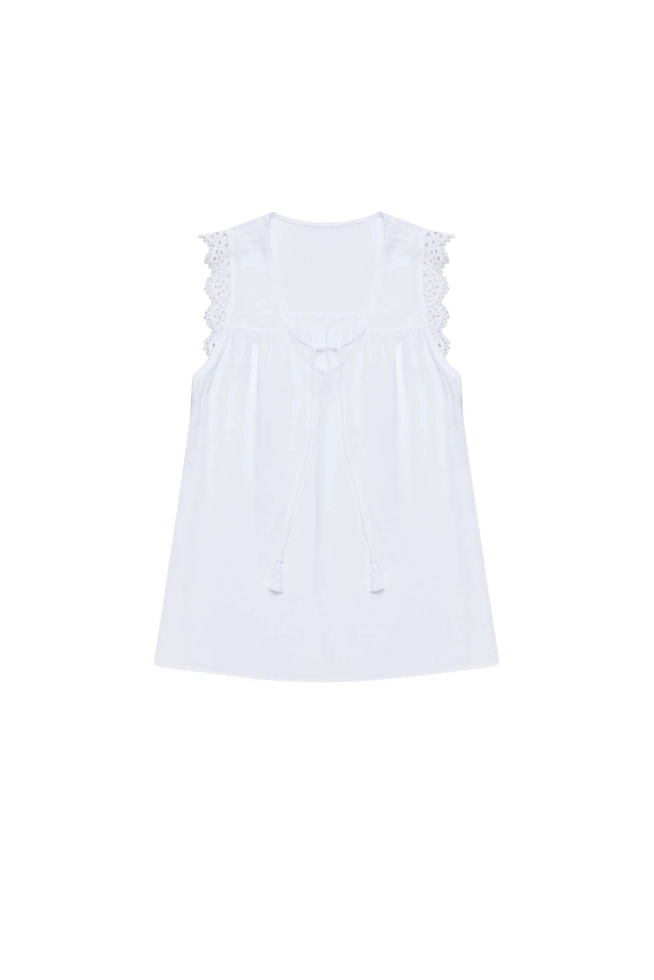 Top z wiskozy z koronką biały