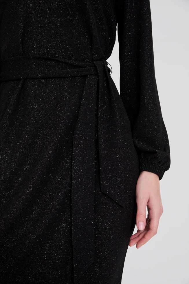 Sukienka z dekoltem czarna