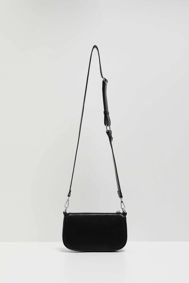 Torebka na ramię zapinana na zamek czarna