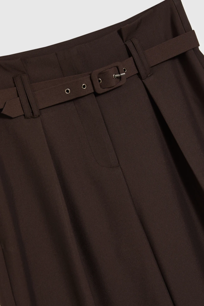 Spodnie w kant z paskiem brązowe