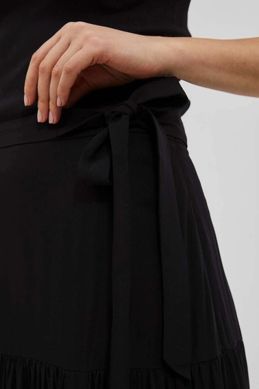 Spódnica z rozcięciemi wiązaniem czarna
