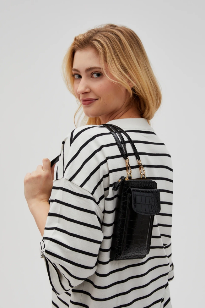 Mała torebka z długim paskiem czarna