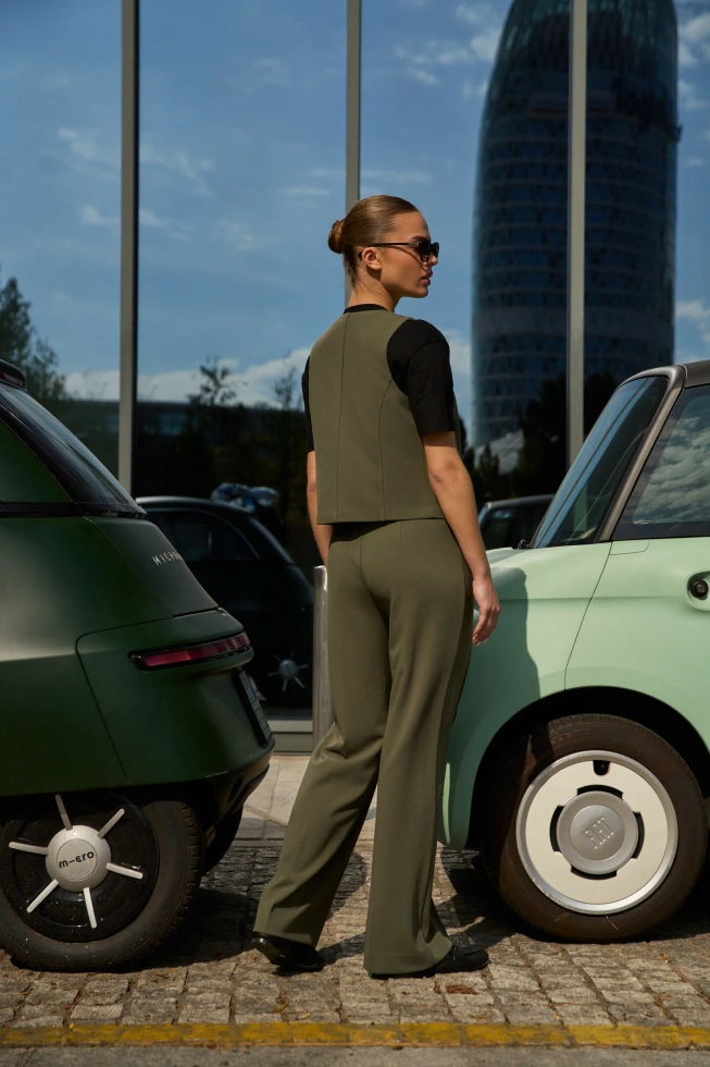 Gładkie spodnie oliwkowe