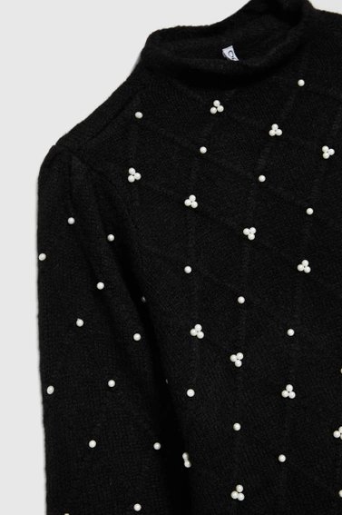 Sweter ozdobiony koralikami czarny