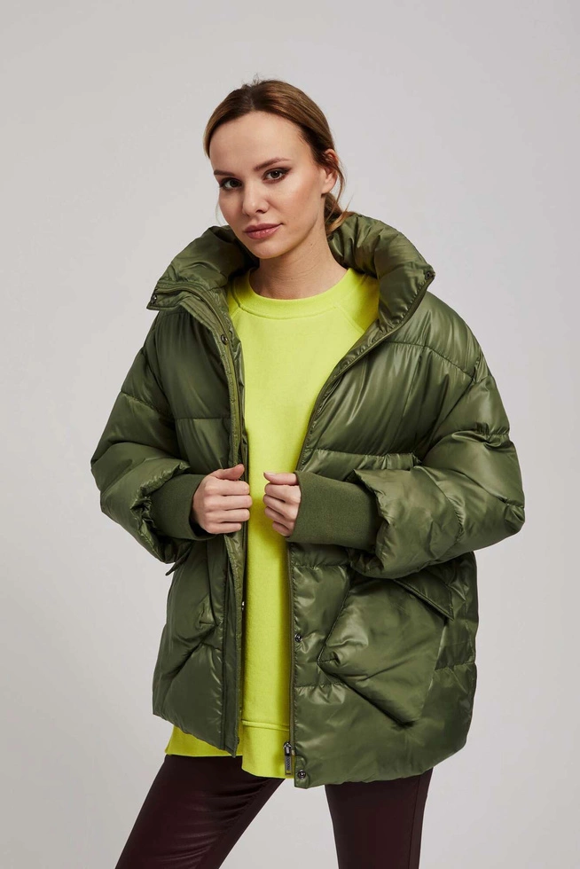 Krótka kurtka z kołnierzem