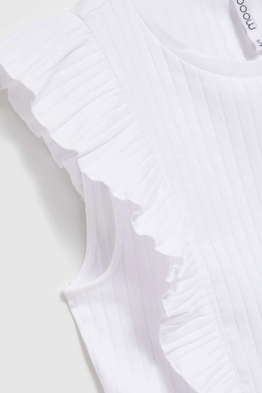 Prążkowana bluzka z falbaną biała