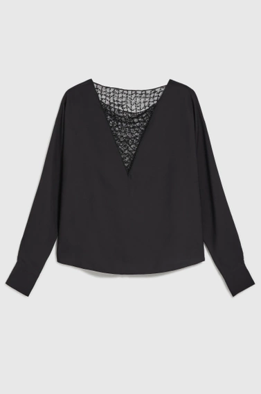 Koszula z ręcznie doszytymi koralikami na dekolcie czarna