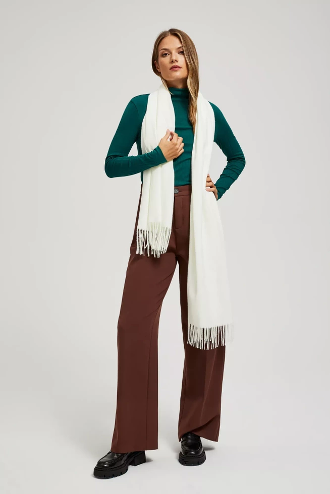 Szalik z delikatnymi frędzlami