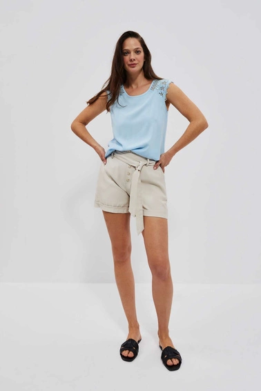 Koszulowa bluzka z ażurowym rękawem