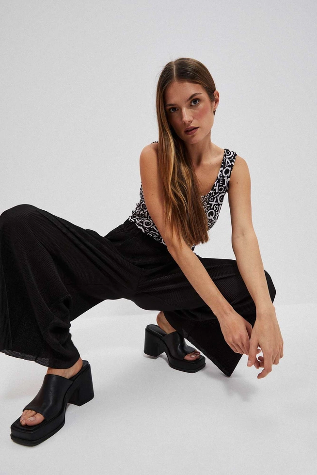 Spodnie z szerokimi nogawkami z prążkowanego materiału czarne