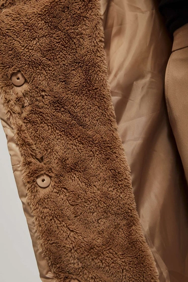 Długa kurtka z kapturem ciemnobeżowa