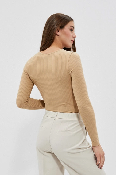 Bluzka z prążkowanej dzianiny z łańcuszkiem