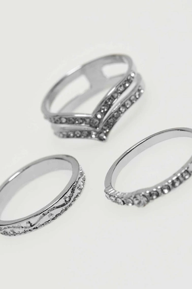 Zestaw pierścionków z elementami cyrkonii