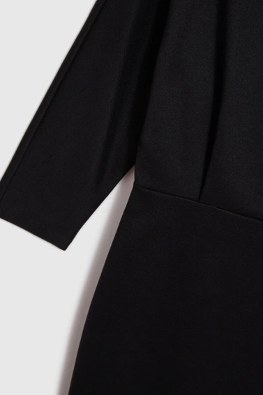 Gładka sukienka o długości przed kolano czarna