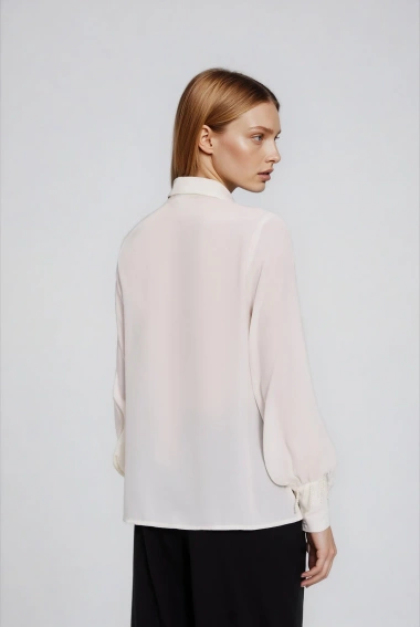 Koszula z koralikami na rękawie biała