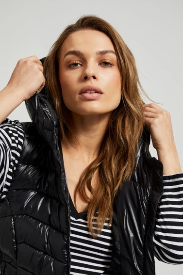 Pikowana kamizelka zapinana na zamek czarna