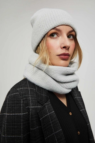 Gładki szalik z metaliczną nitką