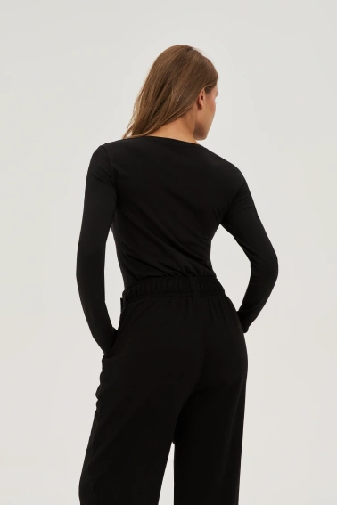 Bluzka z cekinami czarna