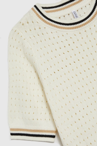 Ażurowy sweter ecru