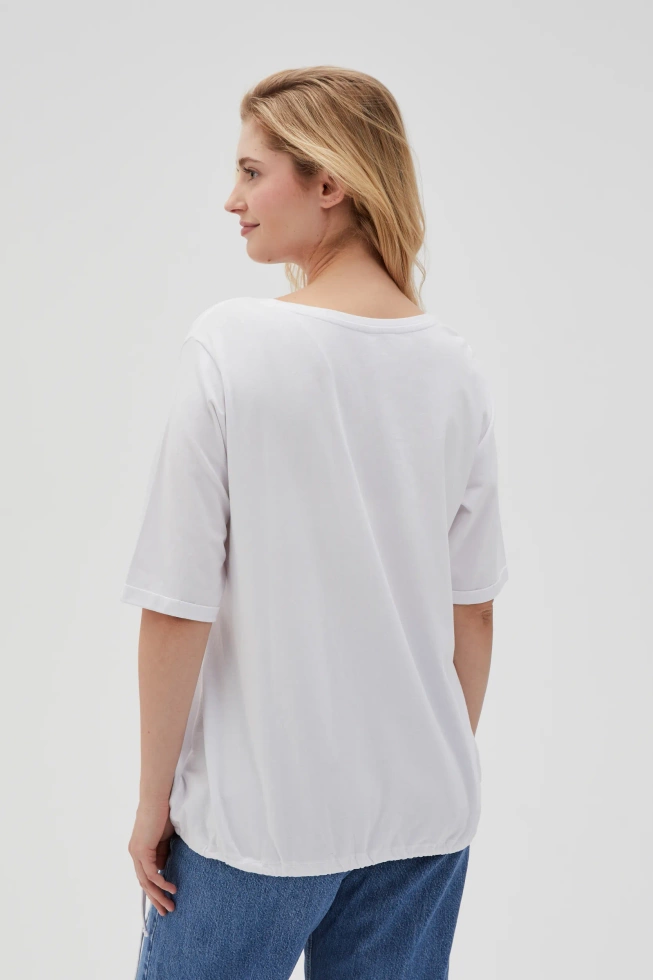 T-shirt z ozdobną aplikacją biały