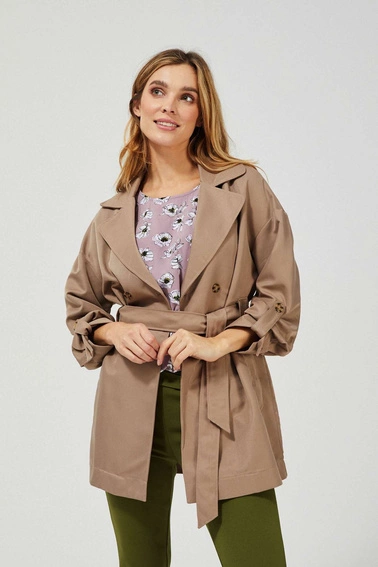 Trencz dwurzędowy z paskiem w kolorze beżowym