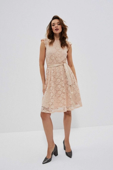 Koronkowa sukienka z wiązaniem